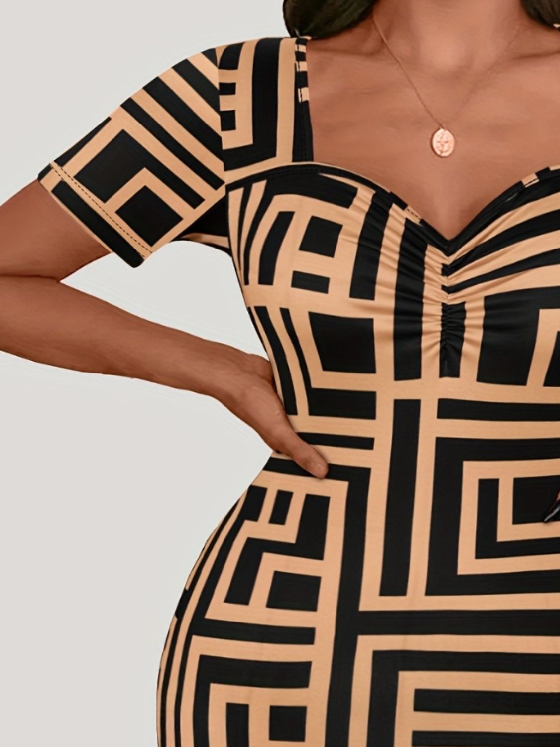 Sweetheart-Neck Short Sleeve Plus Size Mini Dress