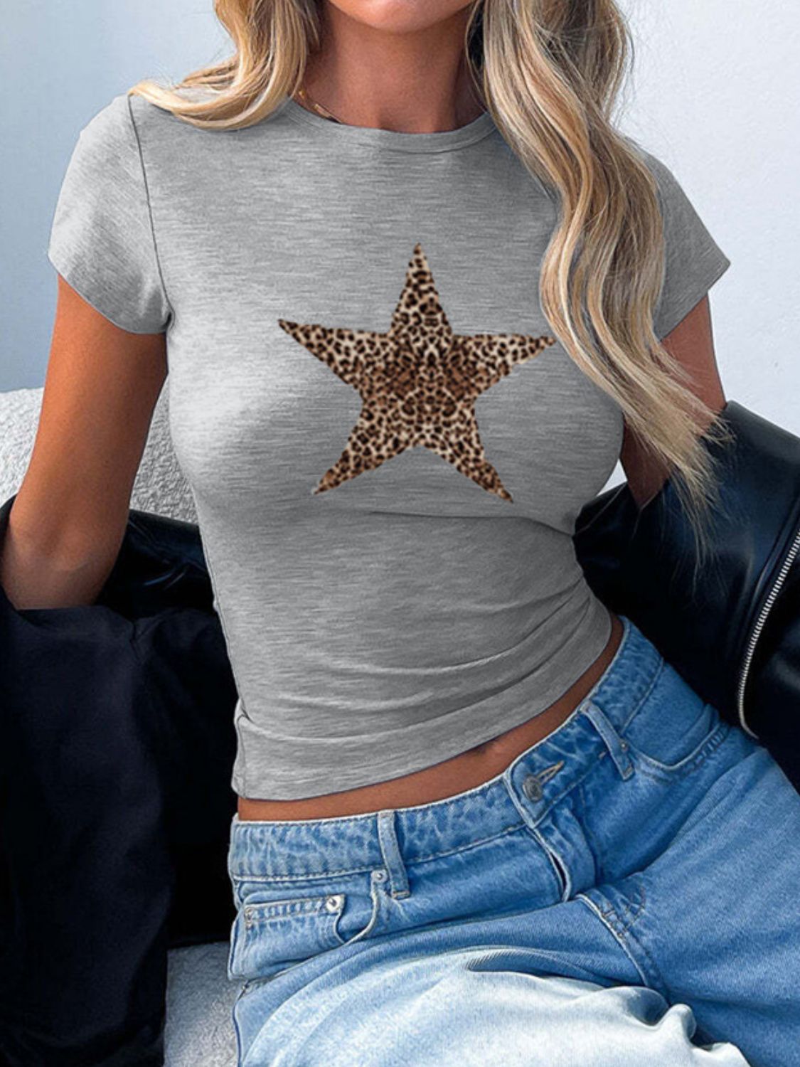 Women's Devine Star Round Neck Short Sleeve T-Shirt
