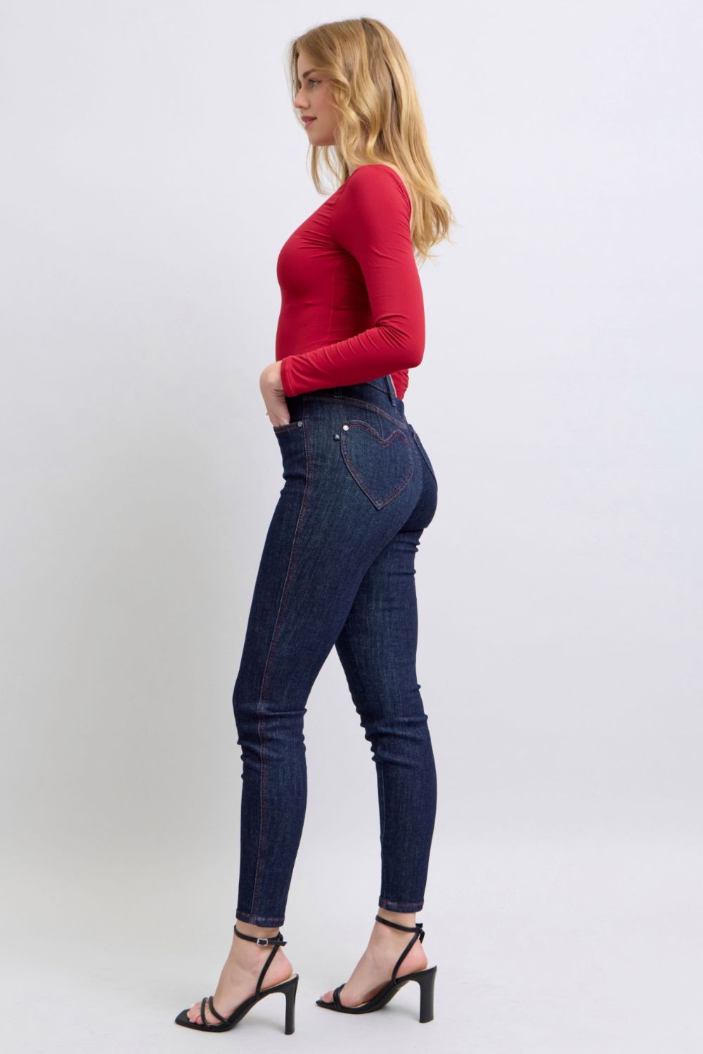 Women's Heart Shaped Back Pockets Skinny Jeans