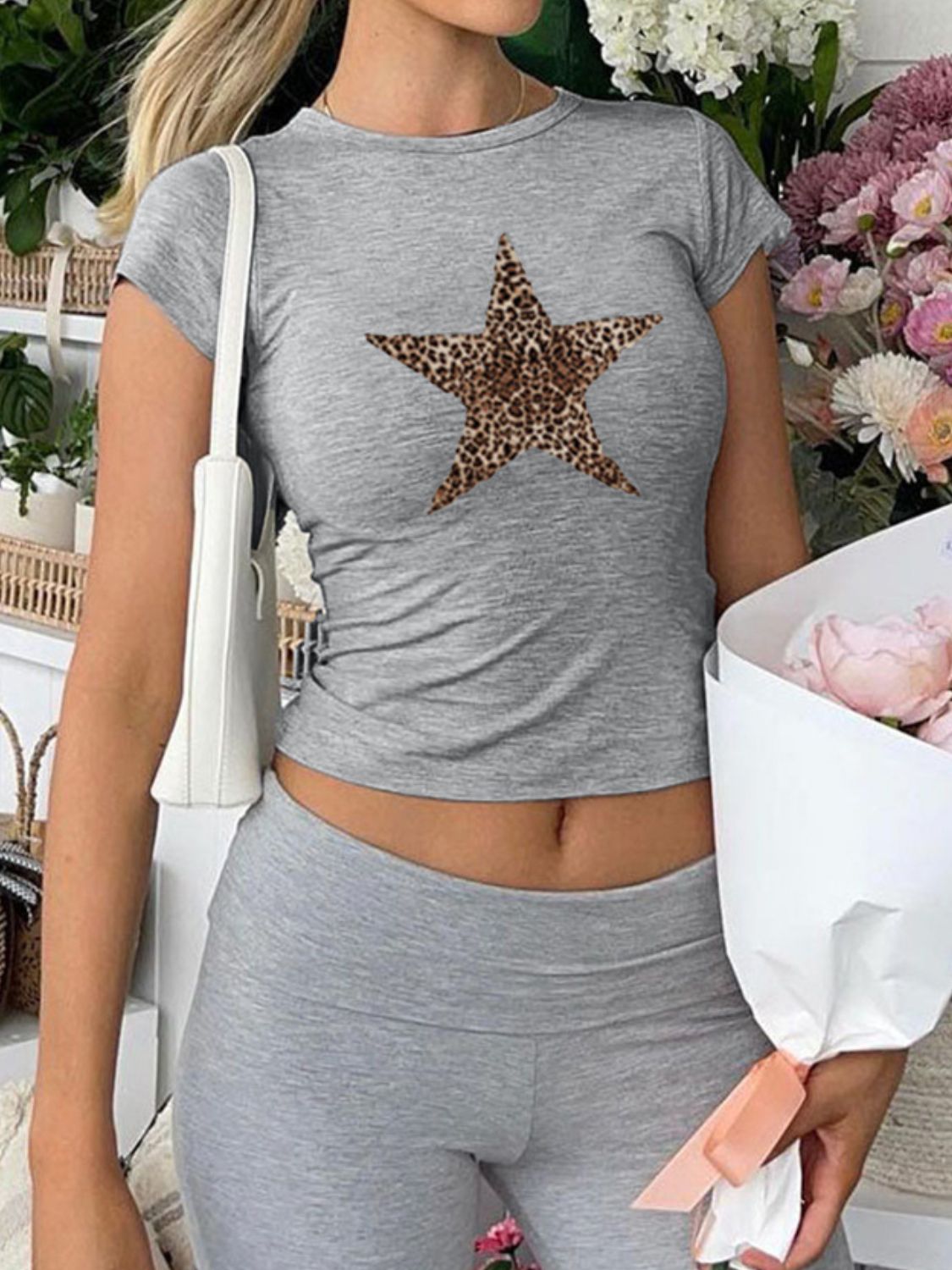 Women's Devine Star Round Neck Short Sleeve T-Shirt