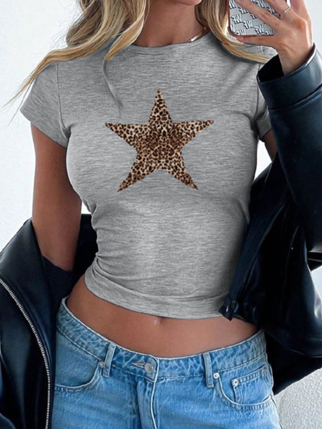Women's Devine Star Round Neck Short Sleeve T-Shirt