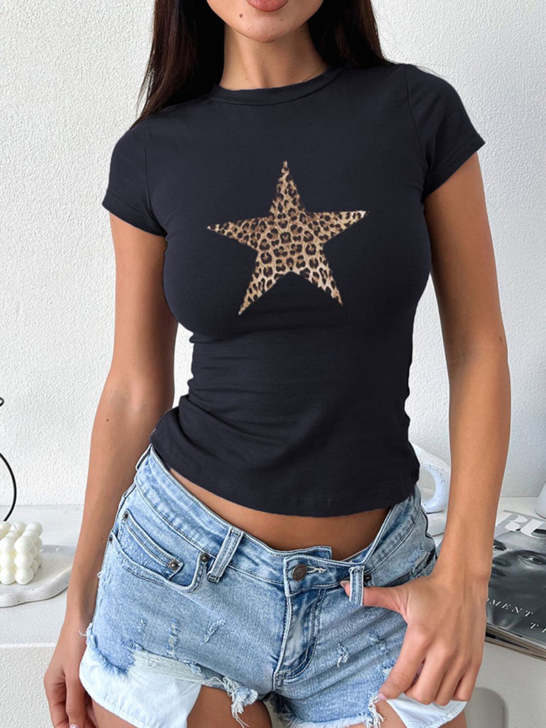 Women's Devine Star Round Neck Short Sleeve T-Shirt