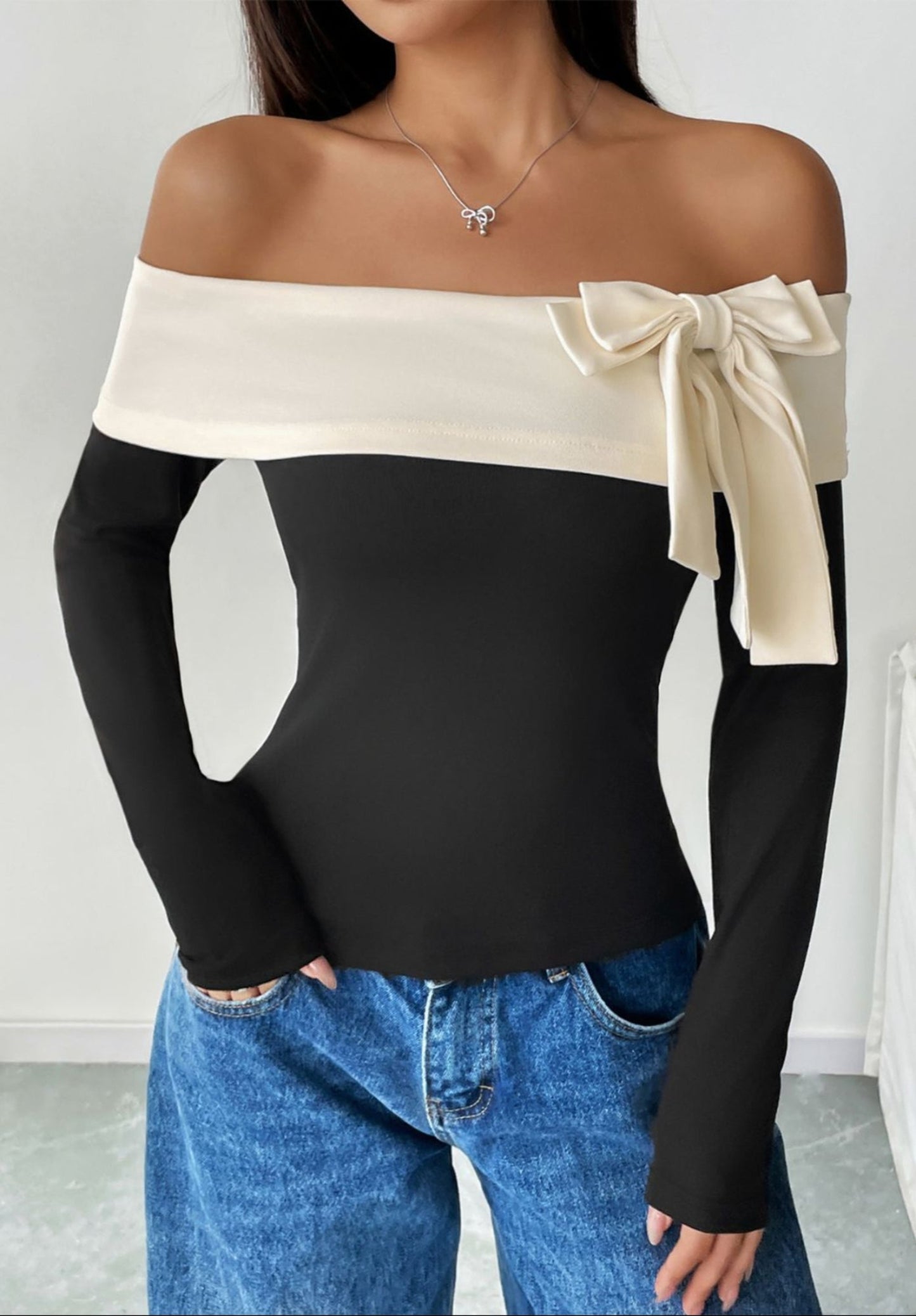 Women's Contrast Off-Shoulder Long Sleeve Top