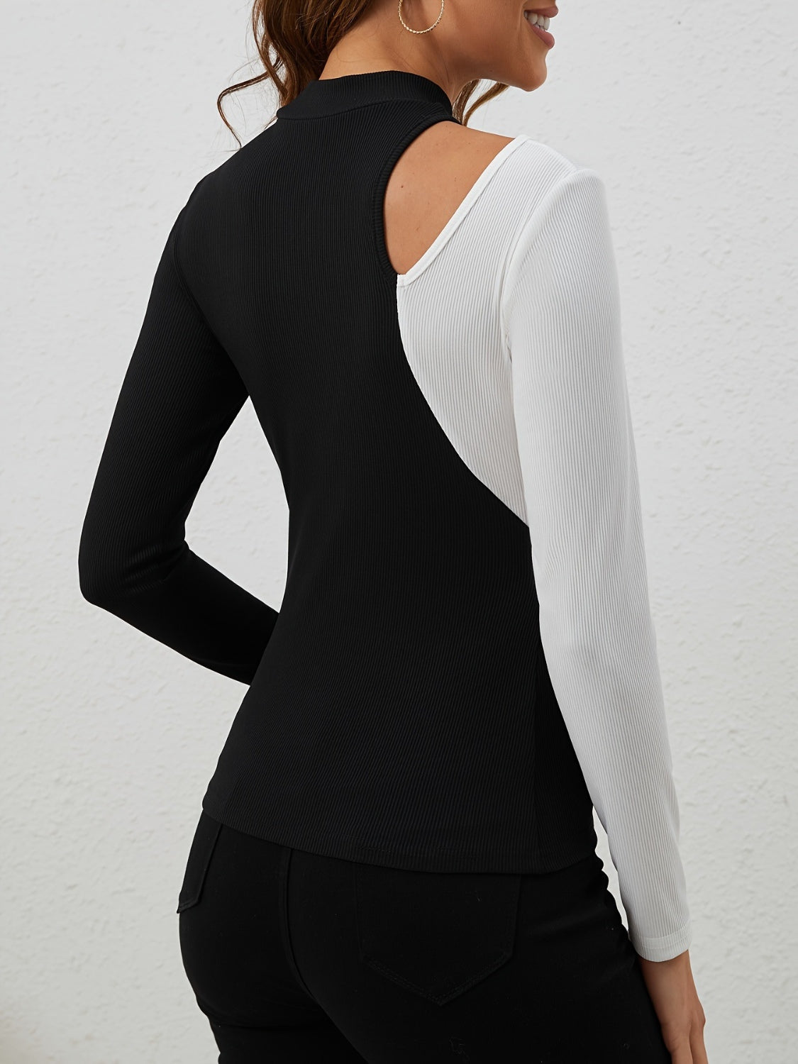 Women's Cutout Contrast Mock Neck Long Sleeve Top