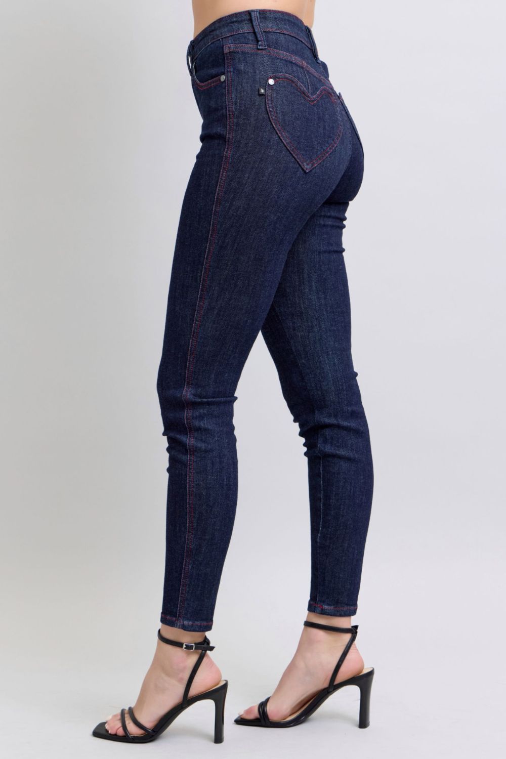 Women's Heart Shaped Back Pockets Skinny Jeans