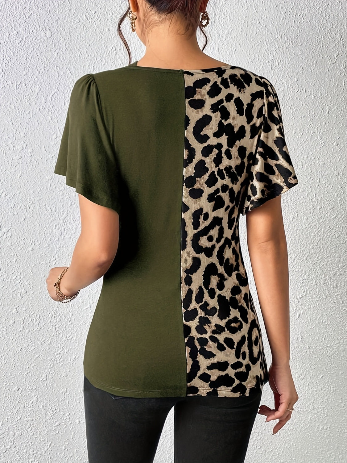 Women's Ruched Leopard Flutter Sleeve Top